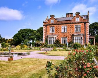 Willington Hall - Tarporley - Building
