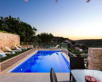 Villa in Crete with Private Pool Beaches Nearby - Achlades - Piscina