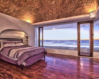 Ocean Front - Private Land on Peninsula - Private Resort - Sandy Beach - La Misión - Bedroom