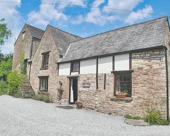 4 bedroom accommodation in Blakeney - Blakeney - Building