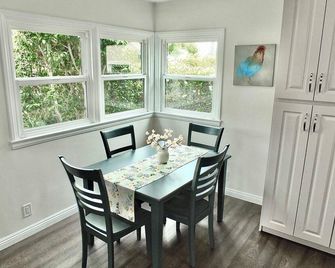 Greenbelt Guesthouse - Unlimited Peace & Privacy Golf Bowling Green & More - Long Beach - Spisestue