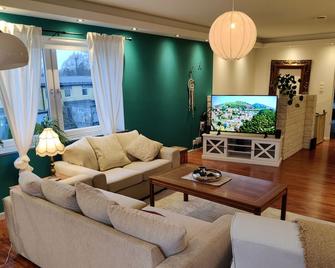 Luxury Villa 130 m2 centrally - Katrineholm - Obývací pokoj