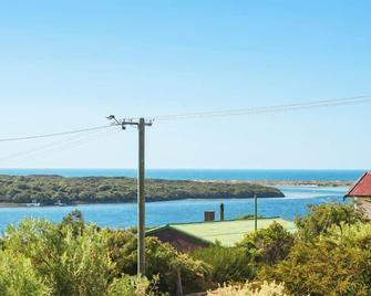 Ellis Street Studio - you can see right out over the river to the ocean - Ellis Street Studio - views over the river - Augusta - Edifici