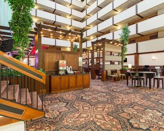 Clarion Hotel Convention Center - מינוט - לובי