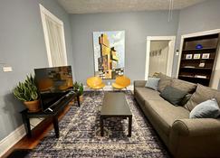 Private One Bedroom Apartment in Downtown Lexington near Rupp Arena - Lexington - Vardagsrum
