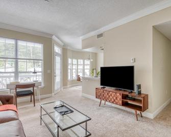 Divine Waltham 1BR w/ Gym & Laundry, nr Shops & Groceries, by Blueground - Waltham - Living room