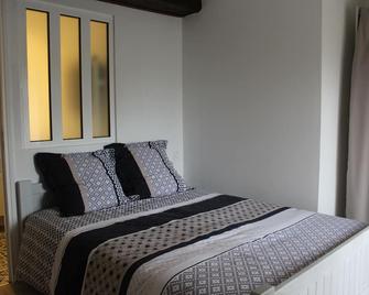 Maison de Campagne Rénovée de 140m², Pouvant Accueillir 6 Personnes - Montcaret - Habitación