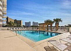 Snowbirds Retreat Walkable Destin Condo with View! - Destin - Pool