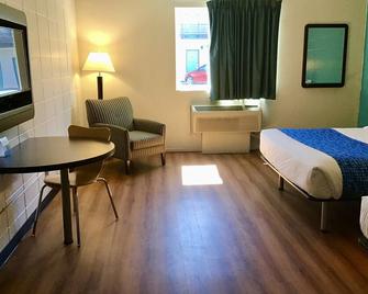 Travelodge Inn & Suites by Wyndham Missoula University Park - Missoula - Bedroom