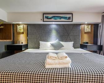 Lavendar Duplex Apartment - Cantón - Habitación