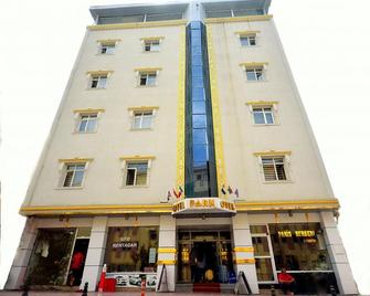 Dimet Park Hotel - วาน - อาคาร