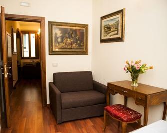 AM Collection Florence - Florence - Living room