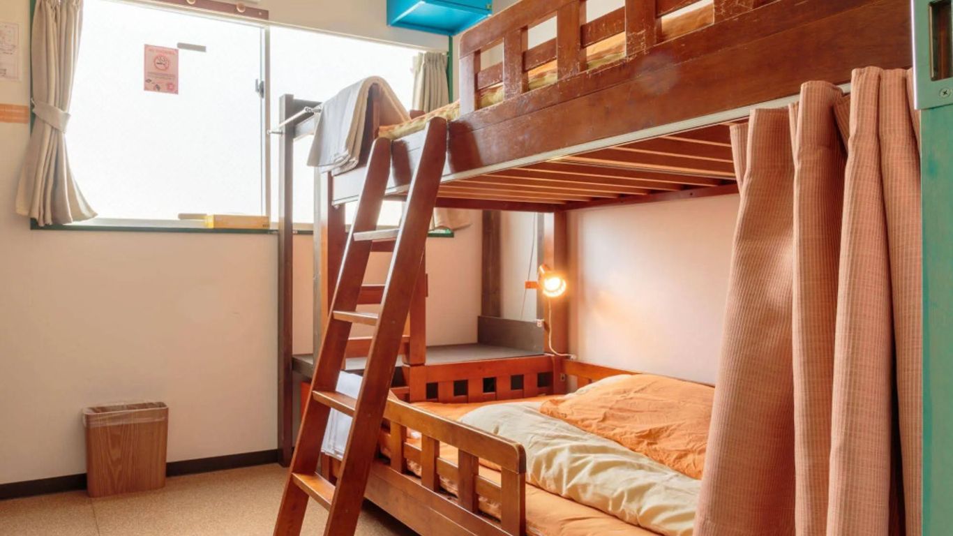 J-Hoppers Osaka Guesthouse