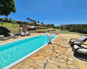 Chalés Vila Carrancas - Ao lado do centro com piscina, cozinha completa e muita tranquilidade - Carrancas