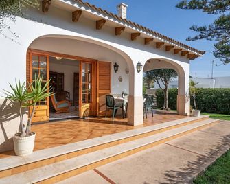 Torres Sureda - Three Bedroom Chalet, Sleeps 4 - Ciutadella de Menorca - Patio