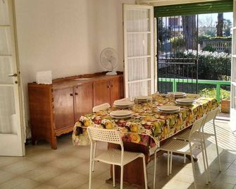 Villa Eusepia, di fronte alla spiaggia di Tirrenia - Tirrenia - Essbereich