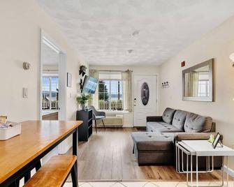 Lake Winnisquam Condo With Lake Views - Tilton - Wohnzimmer