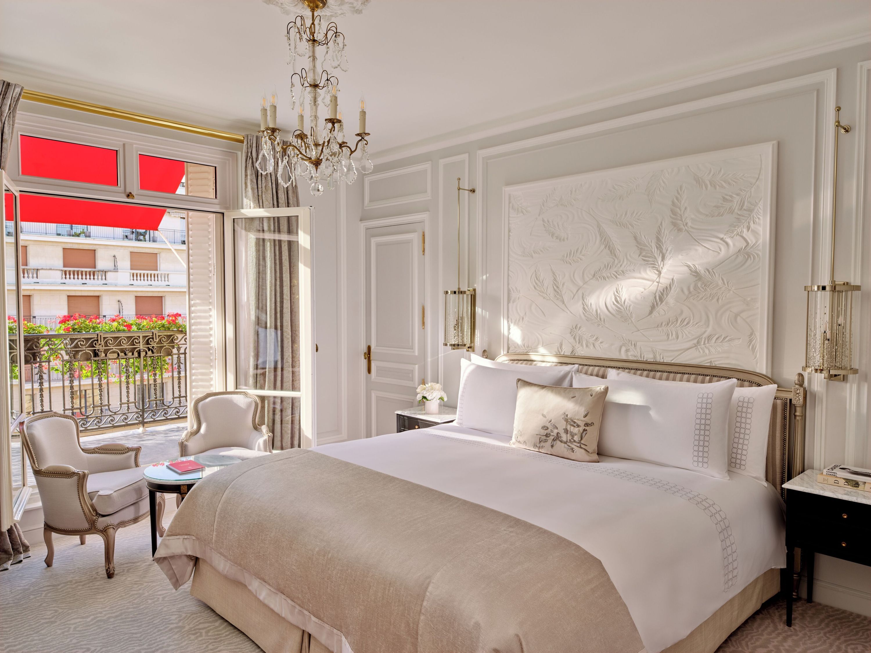 HÔTEL PLAZA ATHÉNÉE PARIS ボールペン ジャンク(m48 Hotel Plaza Athenee - Dorchester Collection from $1,663. Paris