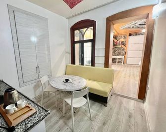 White Inn Taksim - Istanbul - Eetruimte