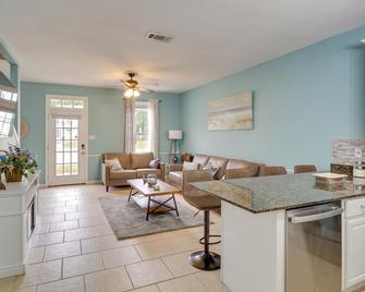 Walk to Beach Gulfport Retreat with Patio - Gulfport - Stue