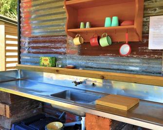 Gold Nugget Hut - Off-Grid Glamping Site On A Farm In Hokitika - Hokitika