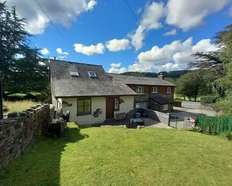 Ty Wennol - Two Bedroom House, Sleeps 4 - Llanbrynmair - Edificio
