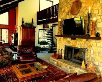 Mountain Paradise inside Grandfather Golf and Country Club Resort - Linville - Living room