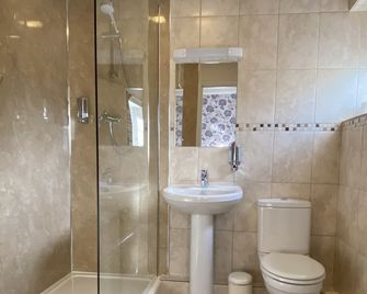 Plumpton Court - York - Bathroom