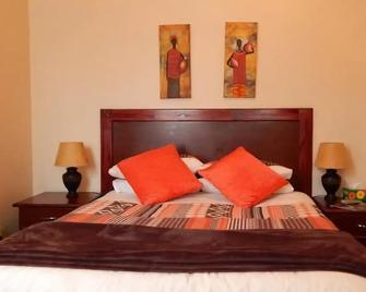 Oak Rest Guesthouse - Kimberley - Schlafzimmer