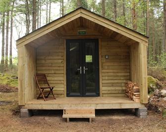 Wildwoodz Cabins - Munlochy - Patio