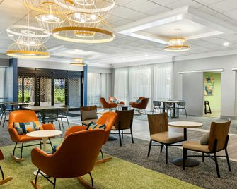 Spark by Hilton Akron Fairlawn - Montrose-Ghent - Salónek