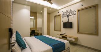 Capital O 3774 Hotel Naman Palace - Bhopal - Bedroom