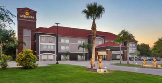 La Quinta Inn & Suites by Wyndham Brownsville North - Brownsville - Κτίριο