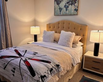Cozy, Luxury Ski-In/Ski-Out Main Floor Condo in walking distance to Village - Big White - Habitación