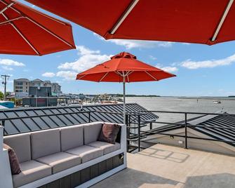 Cass-Away Luxury Houseboat - Grasonville - Balkon