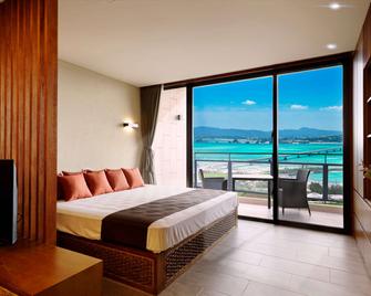 Away Okinawa Kouri Island Resort - Nakijin - Soverom