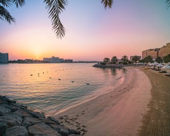 فندق تريدرز، أبوظبي - أبو ظبي - شاطئ