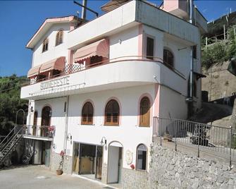 Tra i Monti - Tramonti - Gebäude