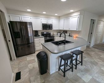 Cozy North Keizer Retreat - Keizer - Cocina