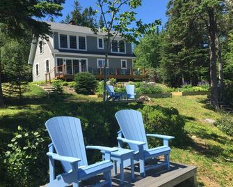 Deep Water Oceanfront - Schoodic Surf Cottage - Gouldsboro - Patio
