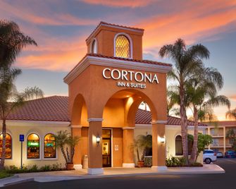 Cortona Inn & Suites Anaheim Resort - אנהיים - בניין
