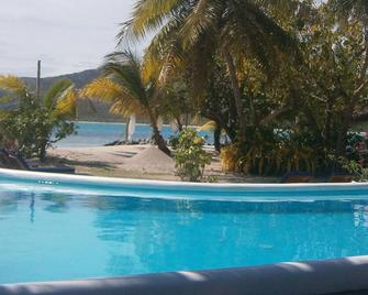 Navutu Stars Resort - Yanggeta Island - Piscina