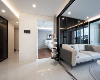 UH FLAT The Seocho - Seoul - Living room