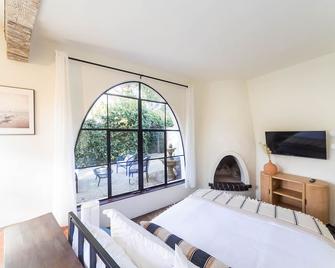 Casa Blanca Suite A1 - New, Private, Cozy! - Montecito - Bedroom