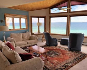 Huron Haven - Saint Ignace - Living room