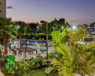 Clube Frente Mar | Sauna | Piscina | Beto Carrero - Penha - Piscina