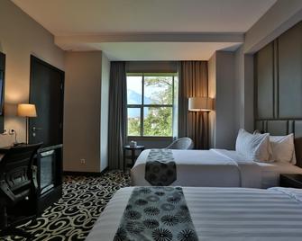 Grand Royal Denai Hotel - Bukittinggi - Bedroom