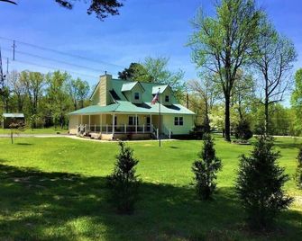 Golf & Southern Comfort Cape with Loft at The Cove - Monterey - Building
