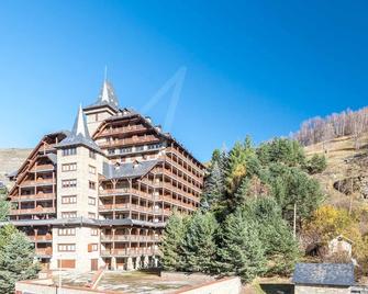 Sarrahèra by SeaMount Rentals - Naut Aran - Building