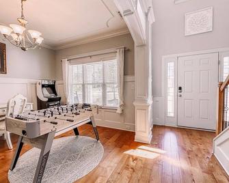 Year Round Rental! Awesome Entertainment, 4 Bedroom-2 King 2 Queen, Pet Friendly - Evans - Dining room